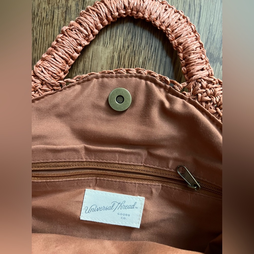 Universal Thread summer/beach crossbody - Picture 2 of 2